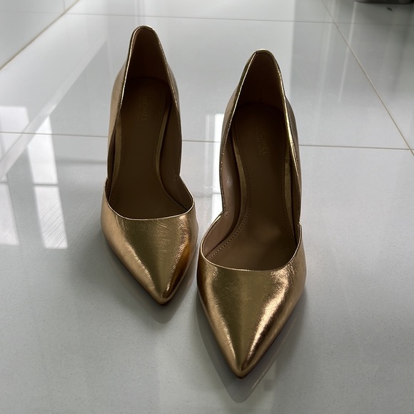 Michael Kors, US size 8.5, pale gold heels/pumps. - Picture 2 of 6